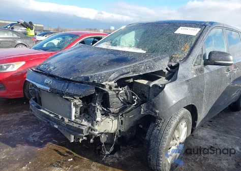 2021 Kia Sedona Lx z USA, uszkodzony, nr VIN KNDMB5C11M6665232